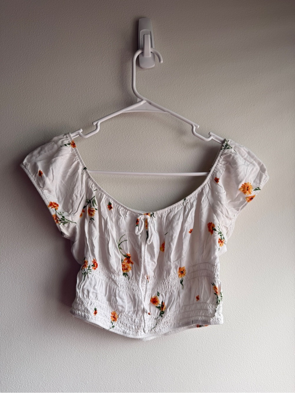 Kendall & Kylie White Floral Smocked Crop Top Size M